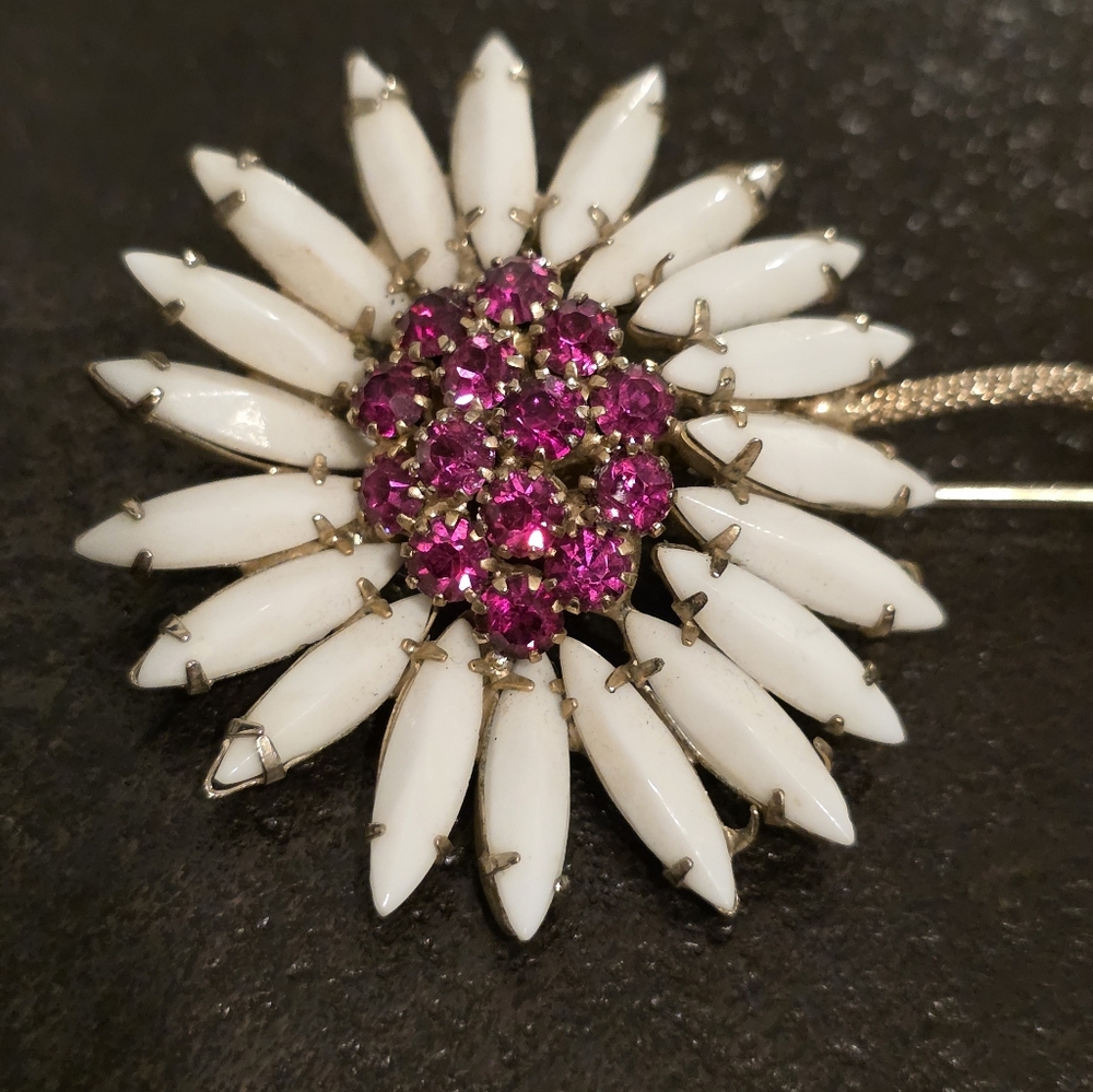 Vintage HENRY SCHREINER Daisy PIN Brooch Rhinestone Milk Glass - Picture 10 of 10